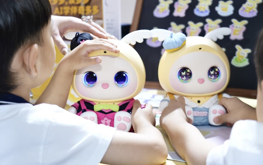 首发预定量超 10000 台!| AI 陪伴只是玩具,满足功能才是 AI 早教,蚂蚁投资的多模态大模型厂商,重新定义 AI 早教硬件。